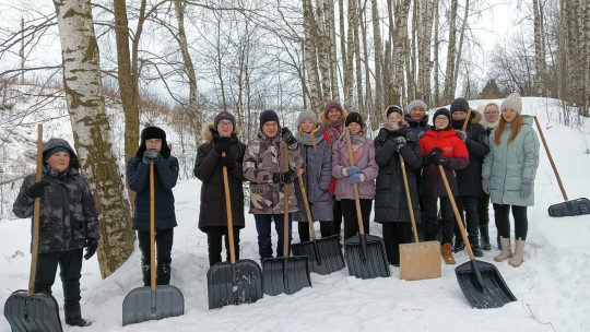 Очистка территории родника.